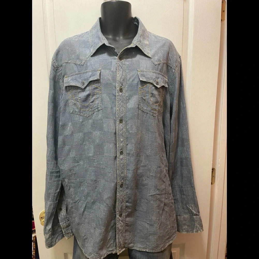 True relation men button-down shirts size 3X. Old looking style great conditions